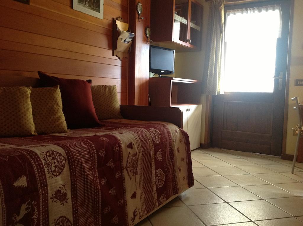 Residence Casa Dei Fiori Alagna Valsesia Szoba fotó